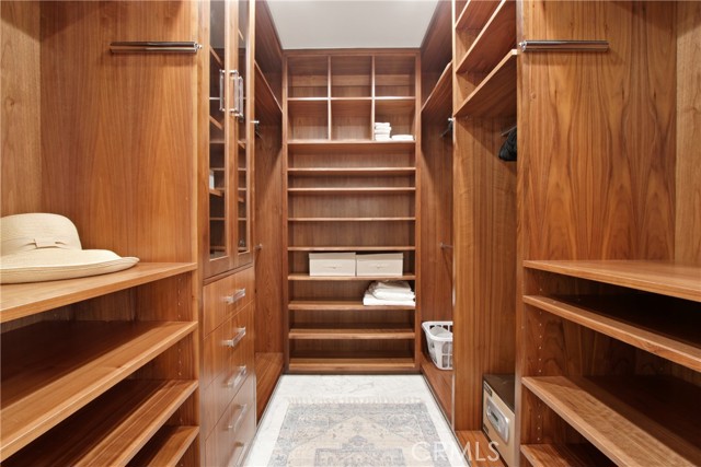 Walk in closet