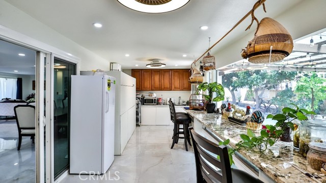 17230 San Lorenzo Circle, Fountain Valley CA: https://media.crmls.org/medias/a738f423-b92c-4a9f-92d4-4b77a04823e2.jpg