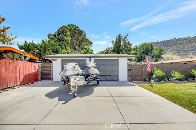 Two-car garage and wide driveway for 6 cars