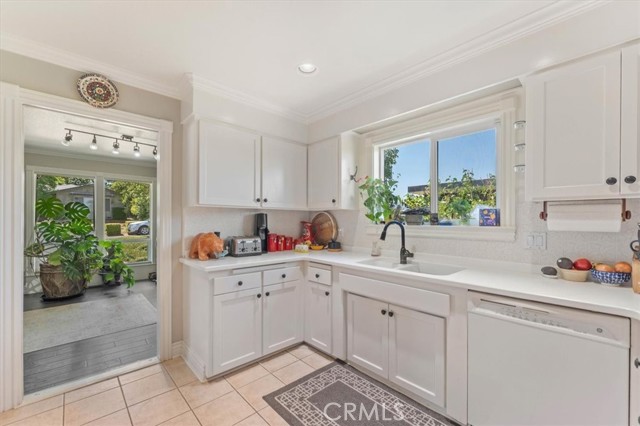 Detail Gallery Image 11 of 53 For 3410 Scenic Dr, Redding,  CA 96001 - 3 Beds | 3 Baths