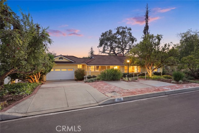 1709 El Vista Circle photo 2