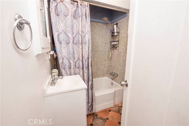 Bathroom Rear Unit