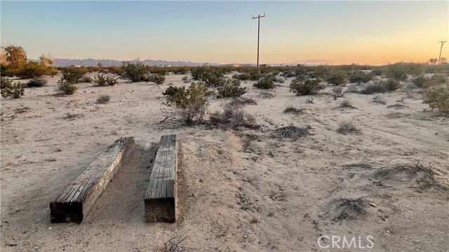 Detail Gallery Image 7 of 13 For 69570 Squaw Rd, Twentynine Palms,  CA 92277 - – Beds | – Baths