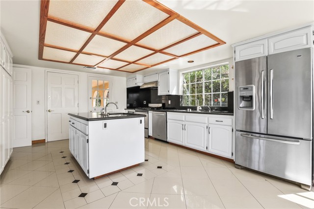 Detail Gallery Image 12 of 47 For 9658 Wheatland Ave, Sunland,  CA 91040 - 4 Beds | 4 Baths