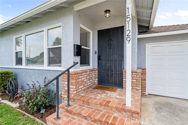15129 Fonthill Avenue, Lawndale CA: https://media.crmls.org/medias/a73a84c3-b5f3-45f5-a64f-fbea1c584c4c.jpg