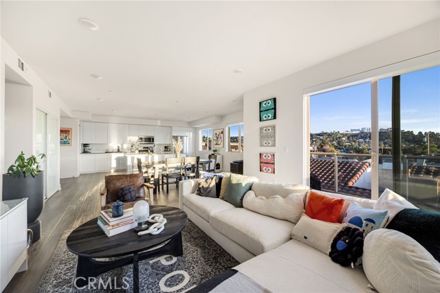 Detail Gallery Image 10 of 61 For 518 E Windsor #305,  Glendale,  CA 91205 - 2 Beds | 2 Baths