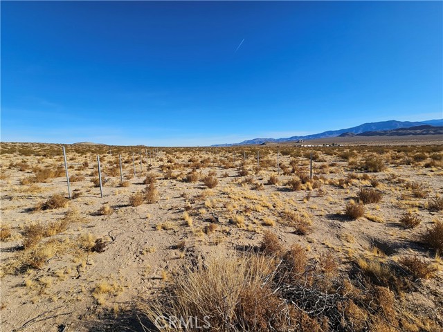 Detail Gallery Image 3 of 5 For 400 East End Rd, Lucerne Valley,  CA 92356 - – Beds | – Baths