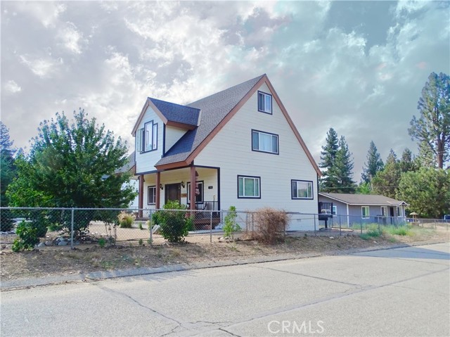 Detail Gallery Image 1 of 41 For 2097 Fox Ln, Big Bear City,  CA 92314 - 4 Beds | 3/1 Baths