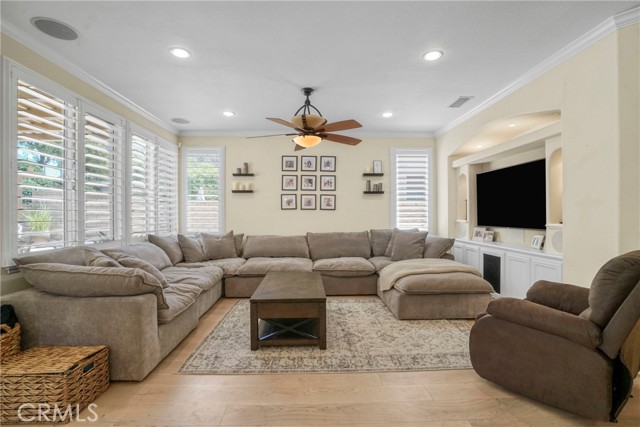 Detail Gallery Image 6 of 30 For 586 Grass Valley St, Simi Valley,  CA 93065 - 4 Beds | 3 Baths