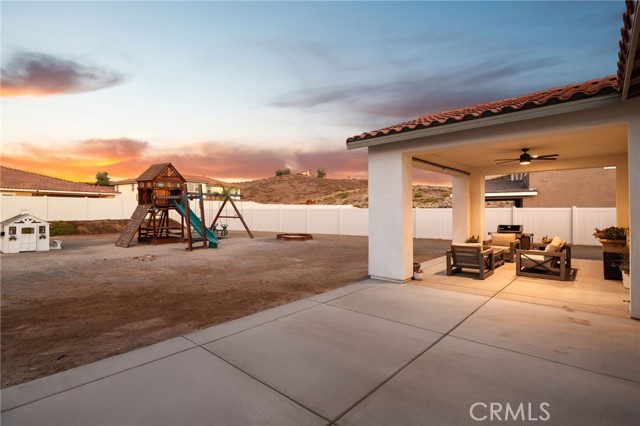 17042 Meteor Way, Riverside CA: https://media.crmls.org/medias/a73c338b-d646-41c9-b13b-7da33c59e51a.jpg
