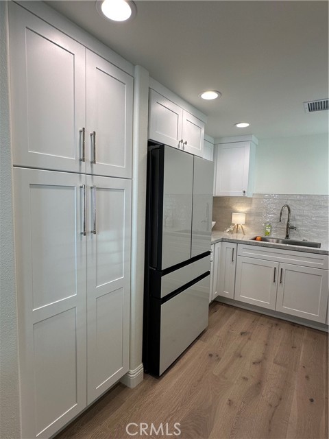 Detail Gallery Image 14 of 33 For 608 Poinsettia Ave #B,  Corona Del Mar,  CA 92625 - 2 Beds | 2 Baths
