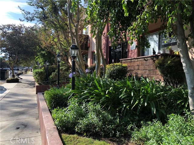 Image 21 of 28 For 5349 Newcastle Avenue 18