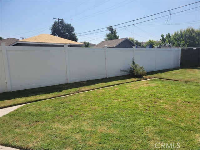 Detail Gallery Image 6 of 12 For 1008 E 67th St, Long Beach,  CA 90805 - 4 Beds | 3 Baths