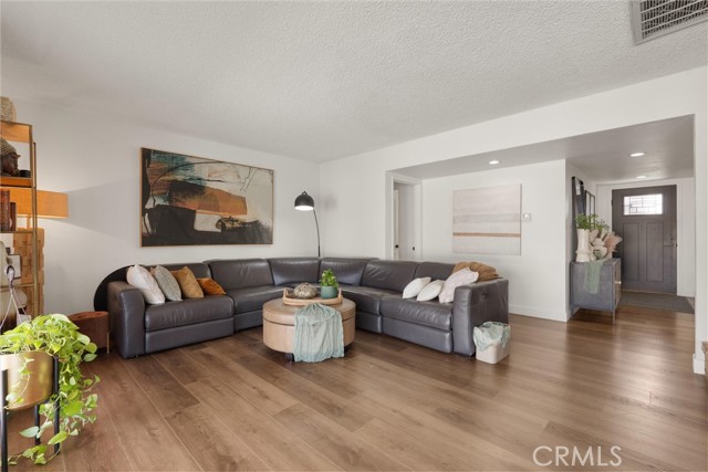 Detail Gallery Image 8 of 46 For 1675 W Mells, Anaheim,  CA 92802 - 4 Beds | 2/1 Baths