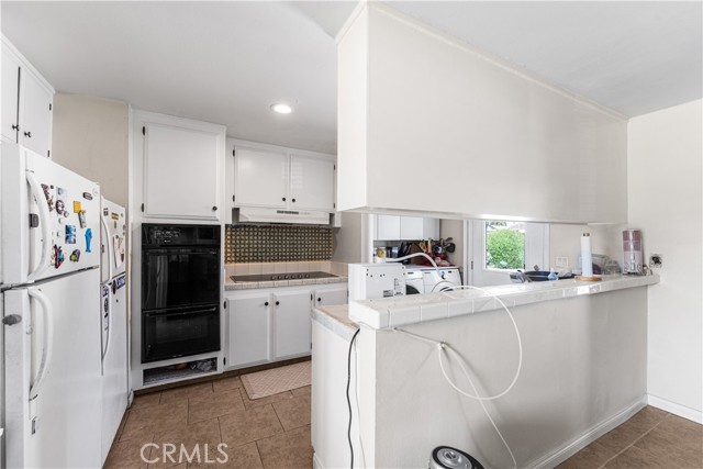 7948 Fallbrook Ave, West Hills CA: https://media.crmls.org/medias/a73cfac7-49a4-441b-8d10-243ae441fbc8.jpg