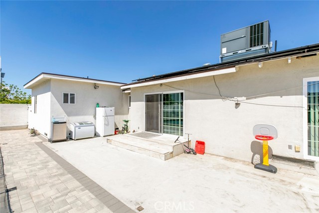 11024 Peoria Street, Sun Valley CA: https://media.crmls.org/medias/a73f8276-57c3-4e8e-b1ae-9d64cd636418.jpg
