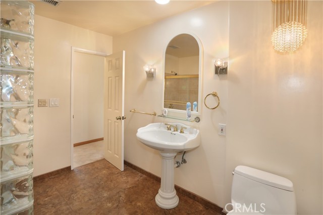 1241 E Mayfair Avenue, Orange CA: https://media.crmls.org/medias/a73f8901-8622-4a3c-b382-761c3ae9bf28.jpg