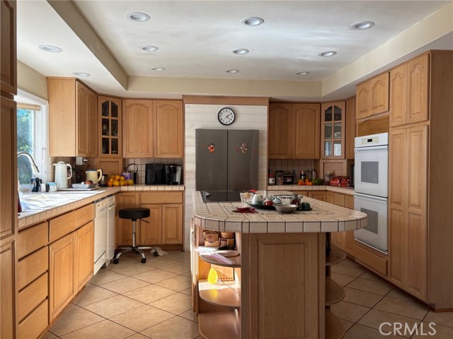 Detail Gallery Image 7 of 28 For 715 N Lariat, Long Beach,  CA 90815 - 3 Beds | 3 Baths