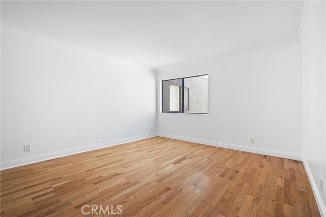5335 White Oak Avenue, Encino CA: https://media.crmls.org/medias/a742c0cb-2e12-4d34-b969-08c778a32526.jpg