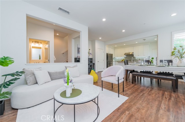 Detail Gallery Image 13 of 37 For 59 Fairymoss, Irvine,  CA 92620 - 3 Beds | 3/1 Baths