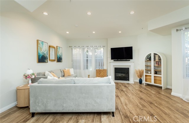 Detail Gallery Image 12 of 43 For 3960 Pennsylvania Ave #107,  La Crescenta,  CA 91214 - 3 Beds | 2/1 Baths