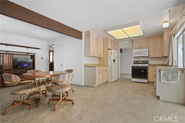 1540 238th Street, Harbor City CA: https://media.crmls.org/medias/a74310c2-7d36-4643-ab00-7394546f767c.jpg