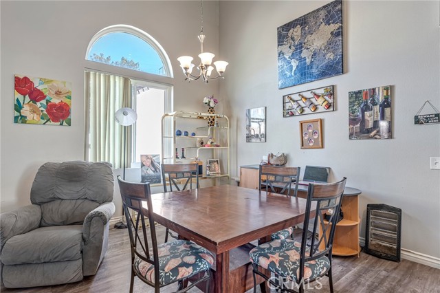 Detail Gallery Image 10 of 42 For 12269 Stonegate Cir, Victorville,  CA 92392 - 3 Beds | 2/1 Baths