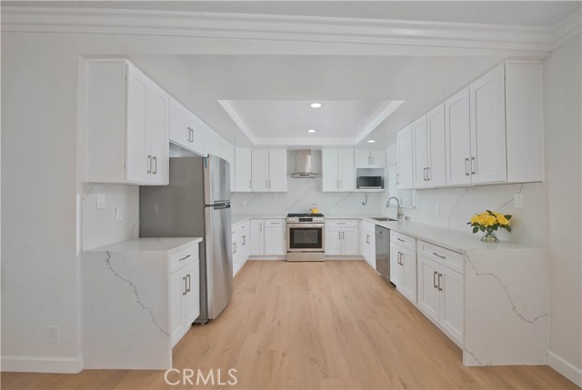 6335 Whitsett Avenue, Valley Glen CA: https://media.crmls.org/medias/a74404ee-3d60-4145-8ccb-bf7010f9cbfc.jpg