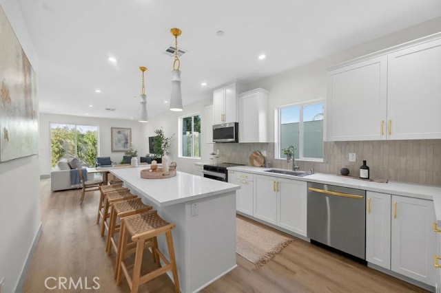 Detail Gallery Image 16 of 63 For 15540 Colorado Ave, Paramount,  CA 90723 - 6 Beds | 4 Baths