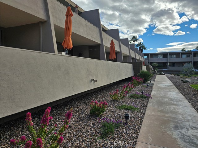 Detail Gallery Image 13 of 38 For 197 W via Lola #17,  Palm Springs,  CA 92262 - 2 Beds | 2 Baths