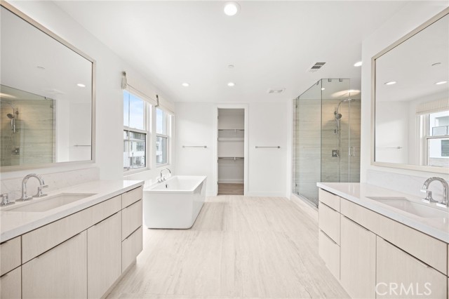 Detail Gallery Image 19 of 28 For 157 Creation St, Irvine,  CA 92618 - 5 Beds | 5 Baths