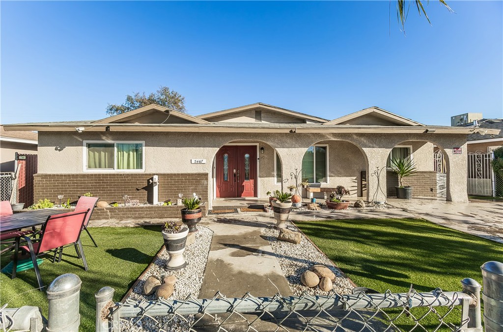 2467 S Holloway Avenue