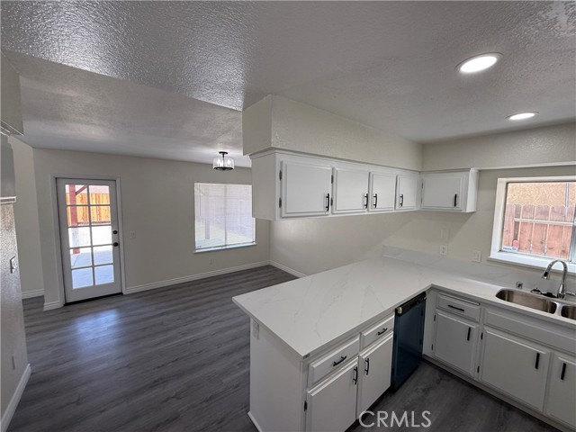 Detail Gallery Image 9 of 33 For 13577 Red Mahogany Dr, Moreno Valley,  CA 92553 - 3 Beds | 2/1 Baths