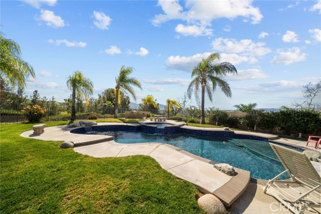 Detail Gallery Image 34 of 45 For 28246 Deer Ct, Canyon Country,  CA 91351 - 4 Beds | 2/1 Baths