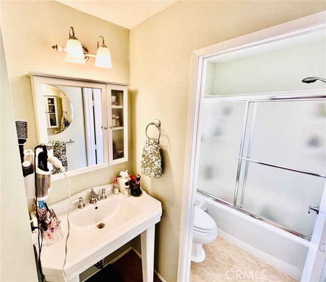 24212 Kansa Road, Apple Valley CA: https://media.crmls.org/medias/a74862d0-97d8-4d55-9ee5-9abc02b0c71e.jpg