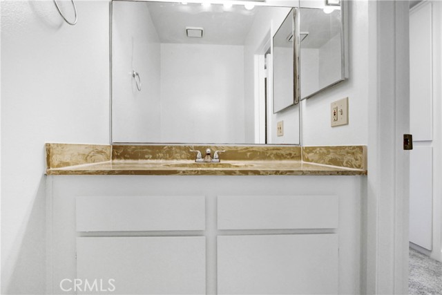 Detail Gallery Image 7 of 11 For 5460 White Oak Ave #C325,  Encino,  CA 91316 - 1 Beds | 1/1 Baths