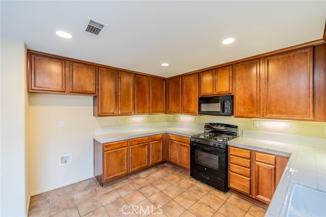Detail Gallery Image 16 of 59 For 14051 Mare Ln, Victorville,  CA 92394 - 3 Beds | 2/1 Baths