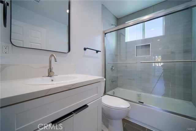 Detail Gallery Image 7 of 17 For 630 E Adams Bld, Los Angeles,  CA 90011 - 4 Beds | 2/1 Baths