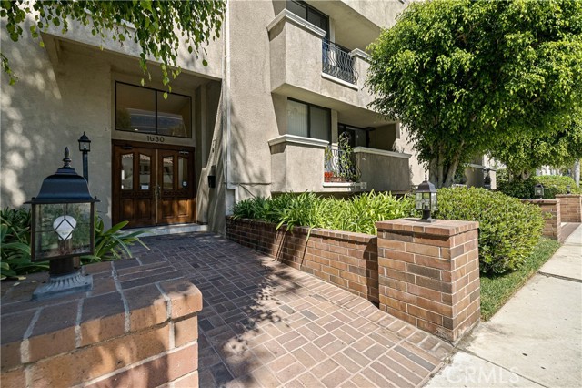 Detail Gallery Image 3 of 49 For 1630 S Bentley Ave #103,  Los Angeles,  CA 90025 - 2 Beds | 2/1 Baths
