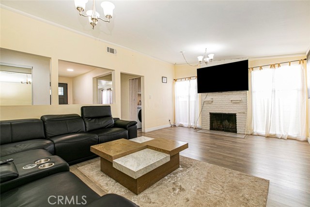 Detail Gallery Image 11 of 41 For 7700 Goodland Ave, North Hollywood,  CA 91605 - 4 Beds | 2 Baths