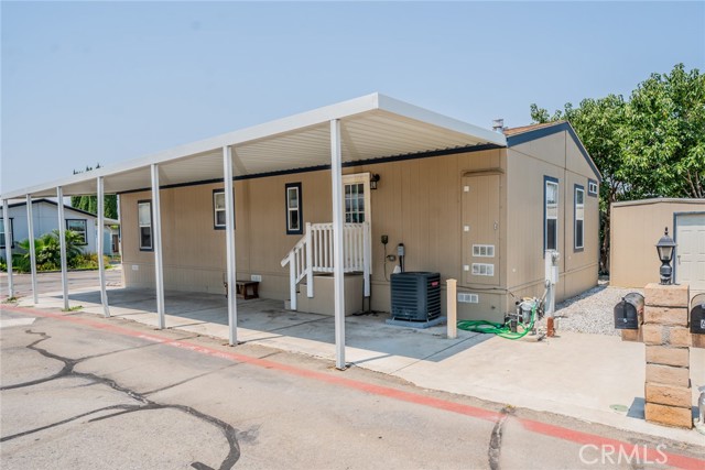 Detail Gallery Image 4 of 37 For 22111 Newport Ave #5,  Grand Terrace,  CA 92313 - 3 Beds | 2 Baths