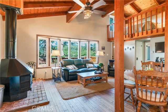 Detail Gallery Image 9 of 32 For 39576 Oak Glen Rd, Fawnskin,  CA 92333 - 2 Beds | 2 Baths