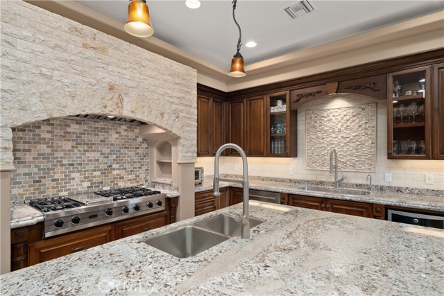 4630 Esparto Street, Woodland Hills CA: https://media.crmls.org/medias/a74d2e94-e794-4c10-bfd6-284254c5ed6d.jpg