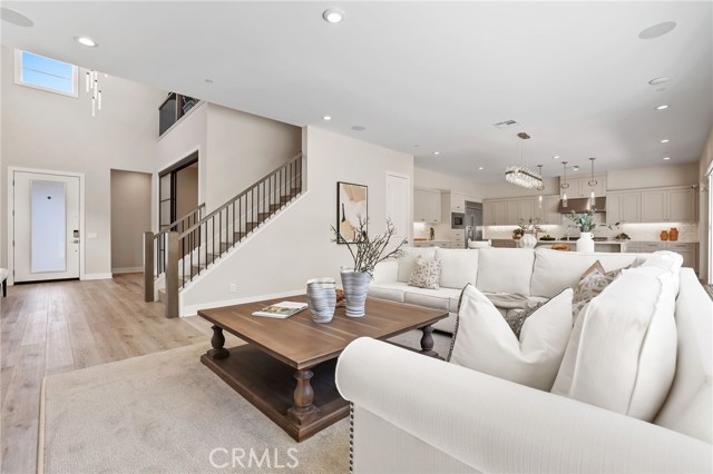 Detail Gallery Image 3 of 55 For 261 Huckleberry, Lake Forest,  CA 92630 - 5 Beds | 5/1 Baths