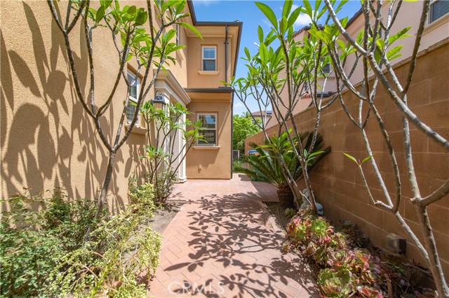 85 Birmingham, Irvine CA: https://media.crmls.org/medias/a74eb2ae-82a9-41e4-8d9a-46fe1eedf86f.jpg