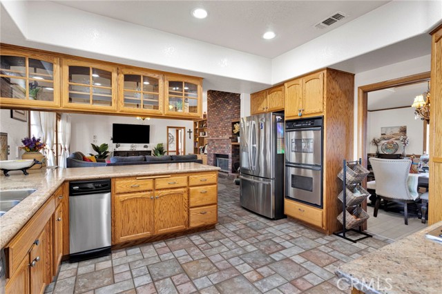 Detail Gallery Image 16 of 56 For 19985 Red Feather, Apple Valley,  CA 92307 - 3 Beds | 2/1 Baths