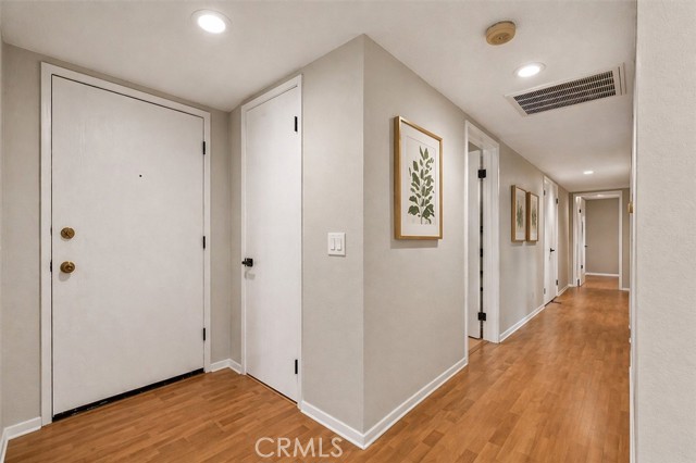 Detail Gallery Image 5 of 18 For 1304 Stanley #10,  Glendale,  CA 91206 - 3 Beds | 2 Baths