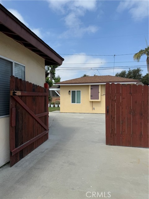 816 N Towner Street, Santa Ana CA: https://media.crmls.org/medias/a752ee70-db9e-47d0-bb17-76f6f939ac89.jpg