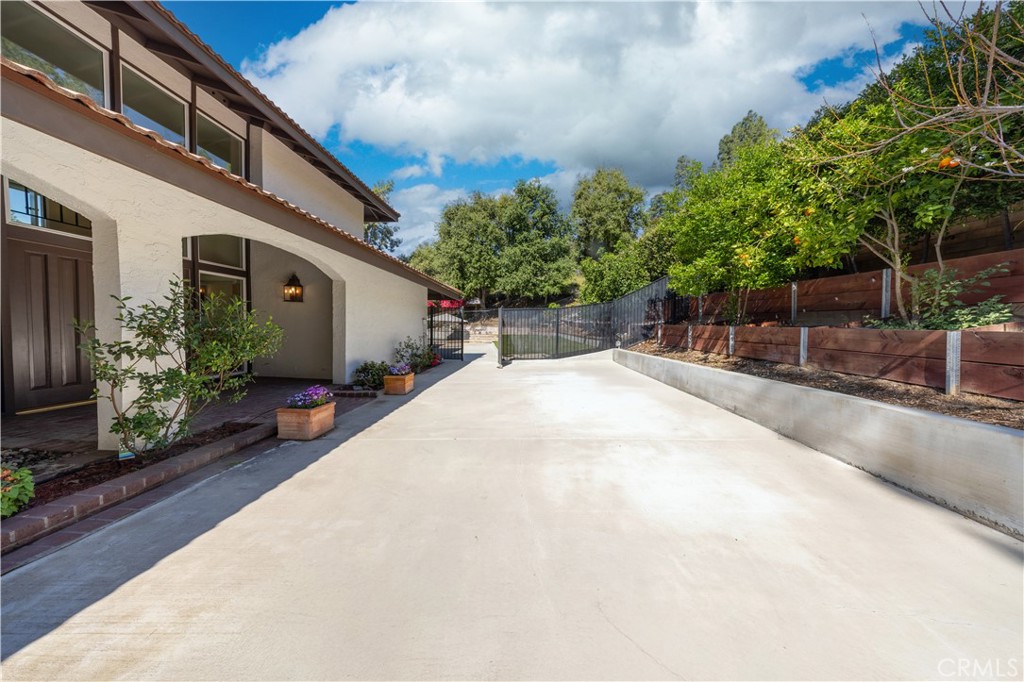 1935 Stonehouse Road Sierra Madre img 2