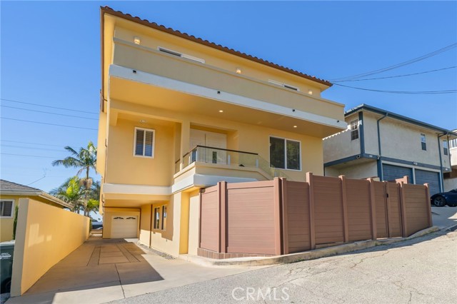 Detail Gallery Image 3 of 60 For 204 N Prospect #B,  Redondo Beach,  CA 90277 - 4 Beds | 3 Baths